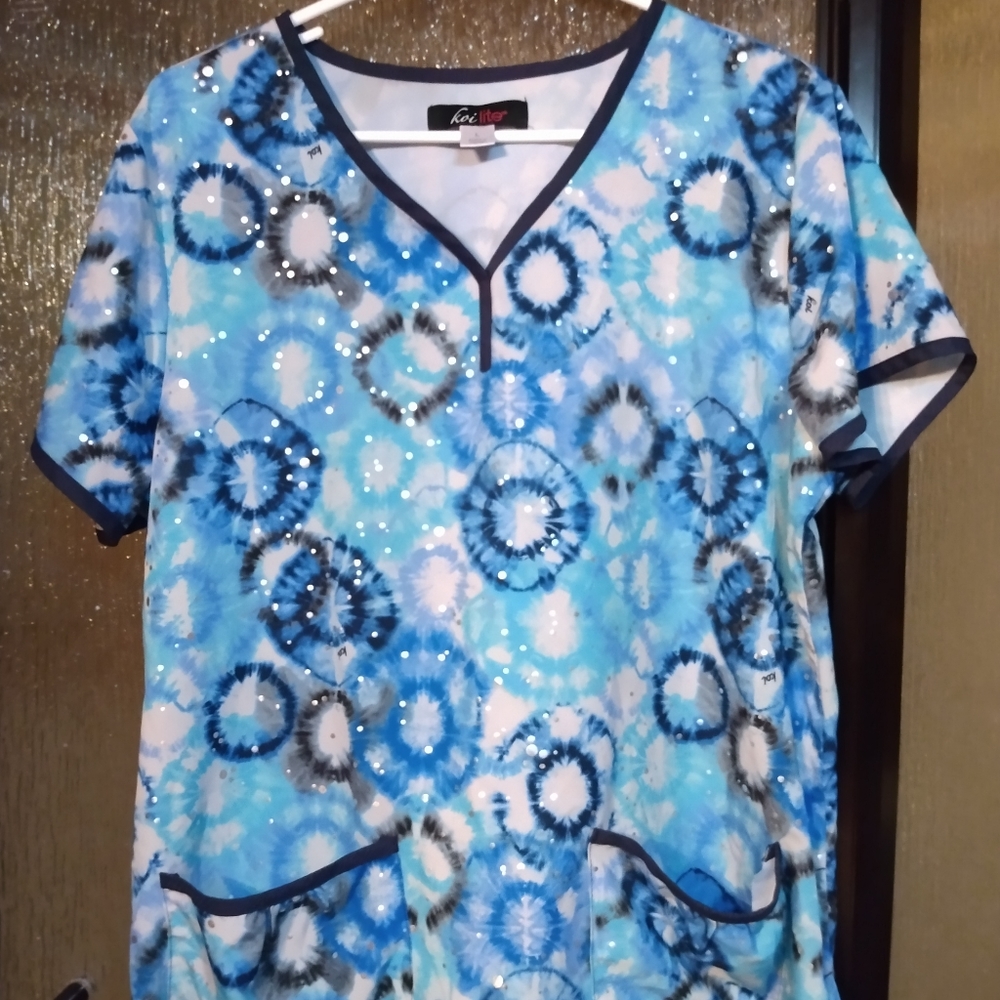 Koi light scrub top large